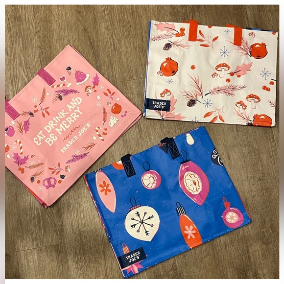 Trader Joe’s holiday gift bags set of 3 - Picture 1 of 1